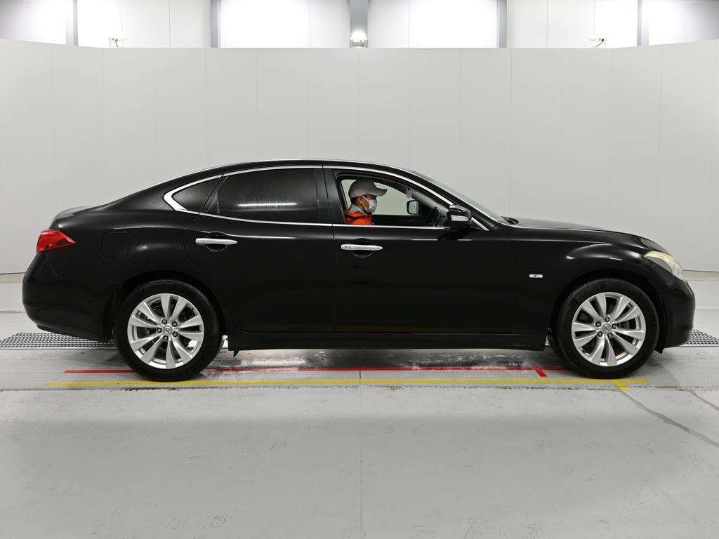 NISSAN FUGA