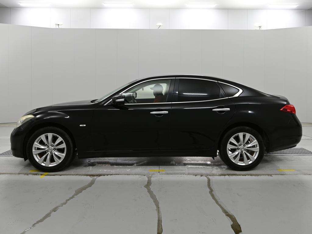 NISSAN FUGA