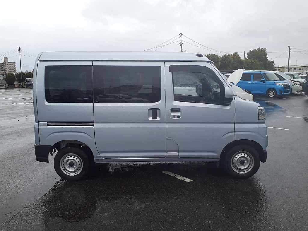 TOYOTA PIXIS VAN