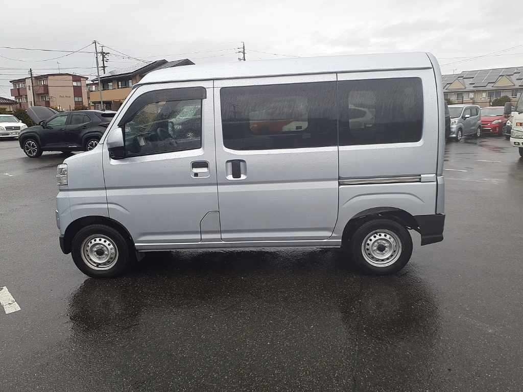 TOYOTA PIXIS VAN