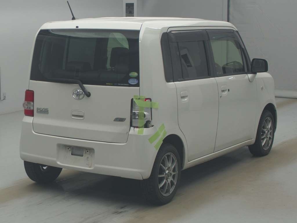 TOYOTA PIXIS SPACE