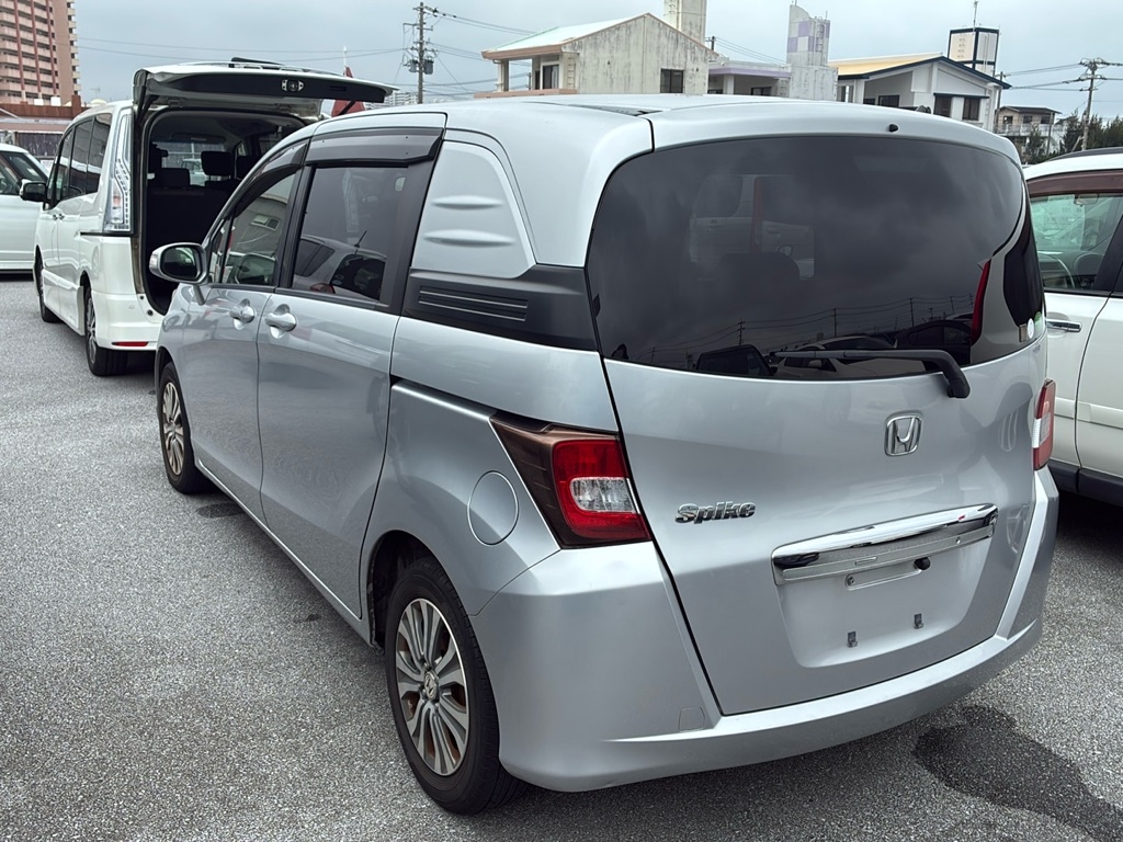 HONDA FREED SPIKE
