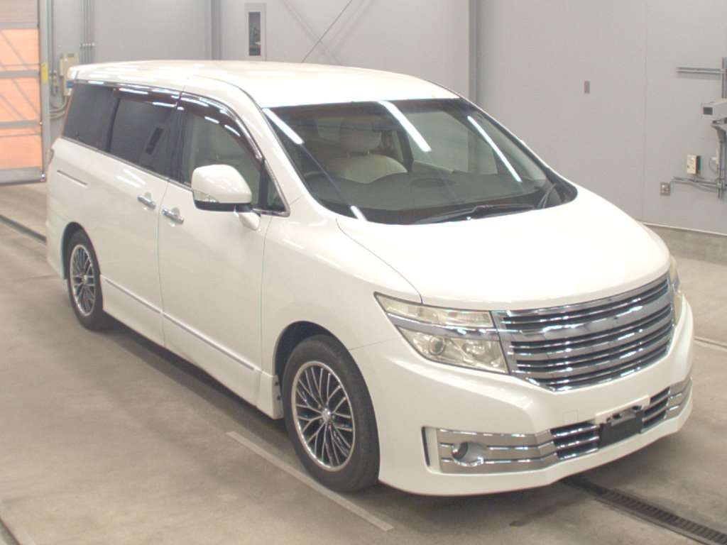 NISSAN ELGRAND