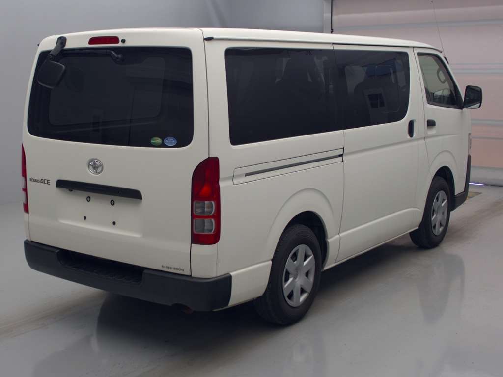TOYOTA REGIUS ACE