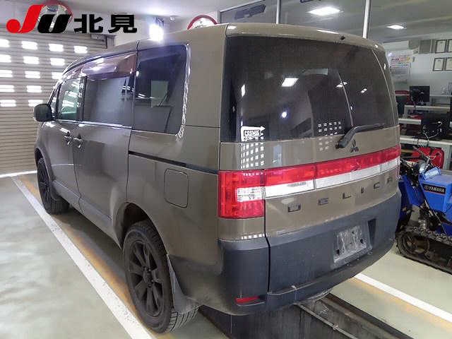 MITSUBISHI DELICA D:5