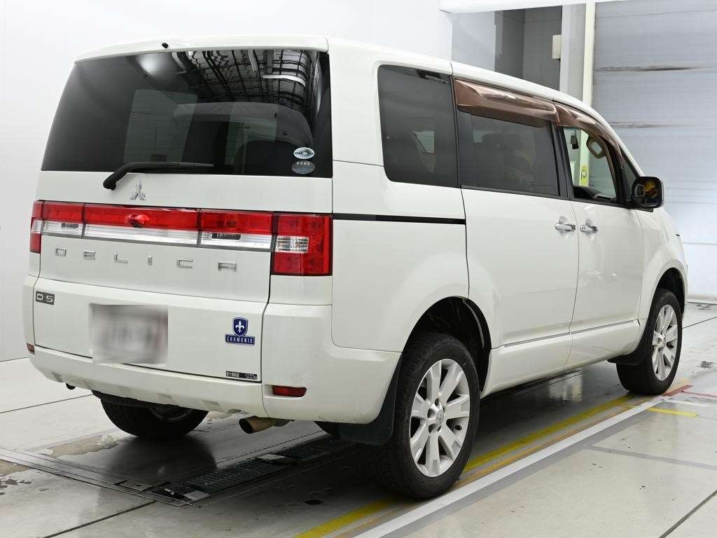 MITSUBISHI DELICA D:5