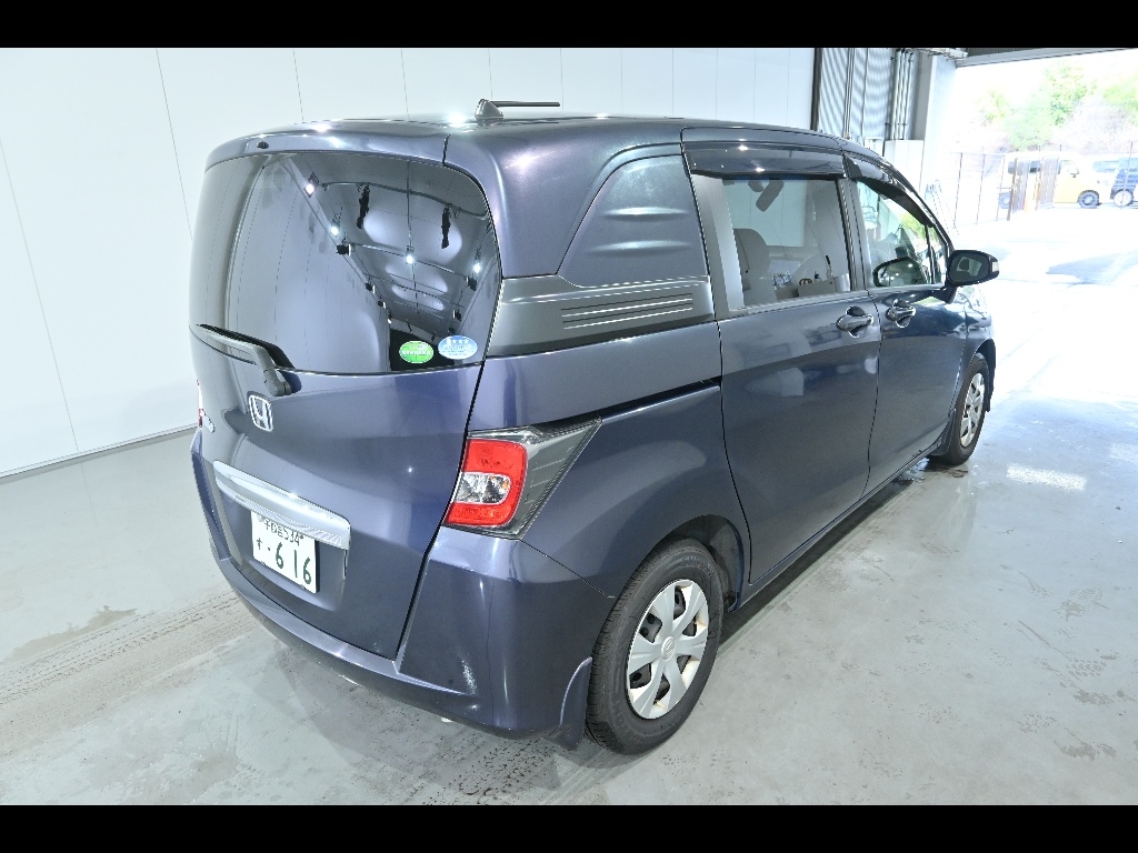 HONDA FREED SPIKE