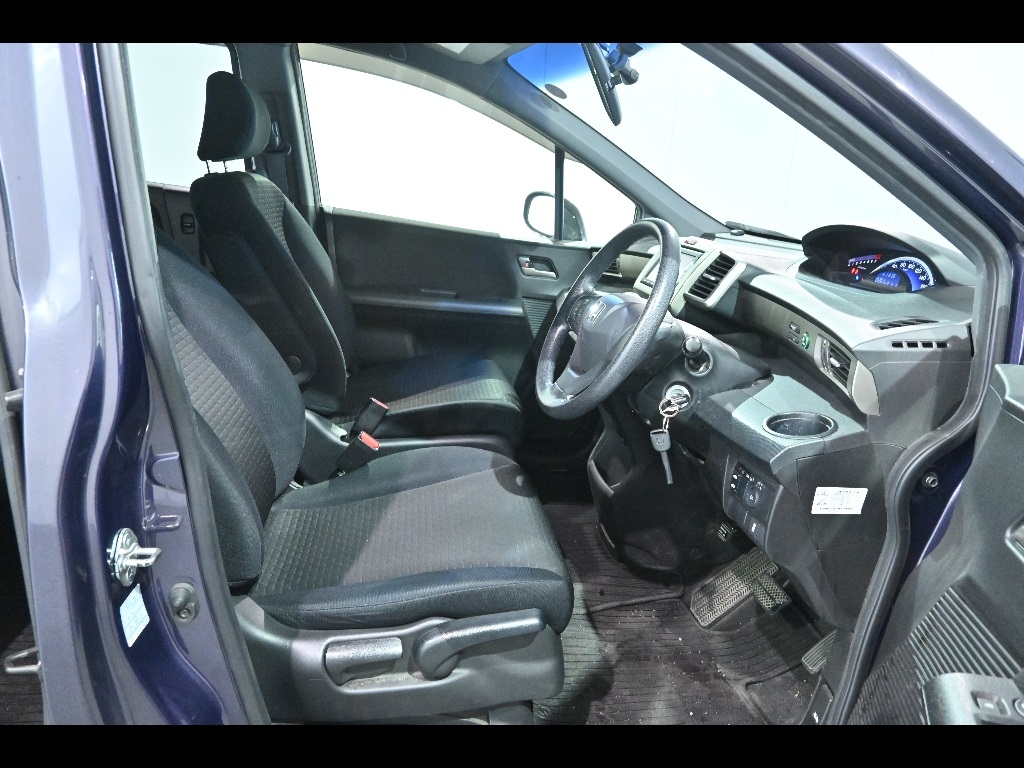 HONDA FREED SPIKE