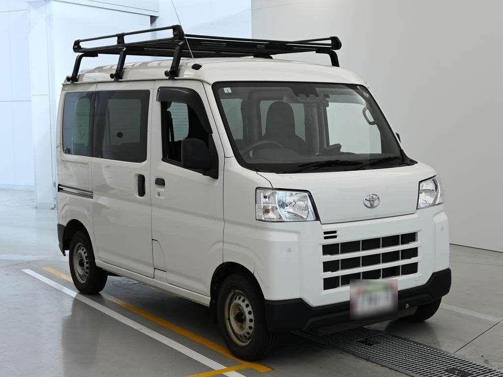 TOYOTA PIXIS VAN