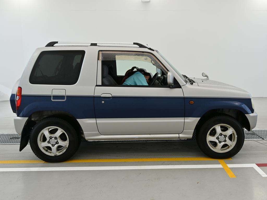 MITSUBISHI PAJERO MINI