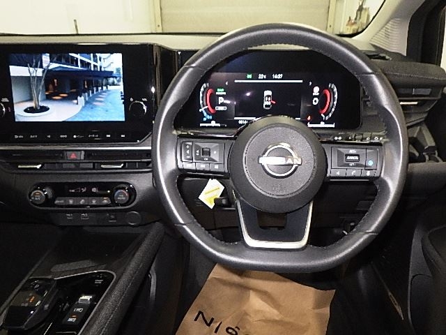 NISSAN AURA