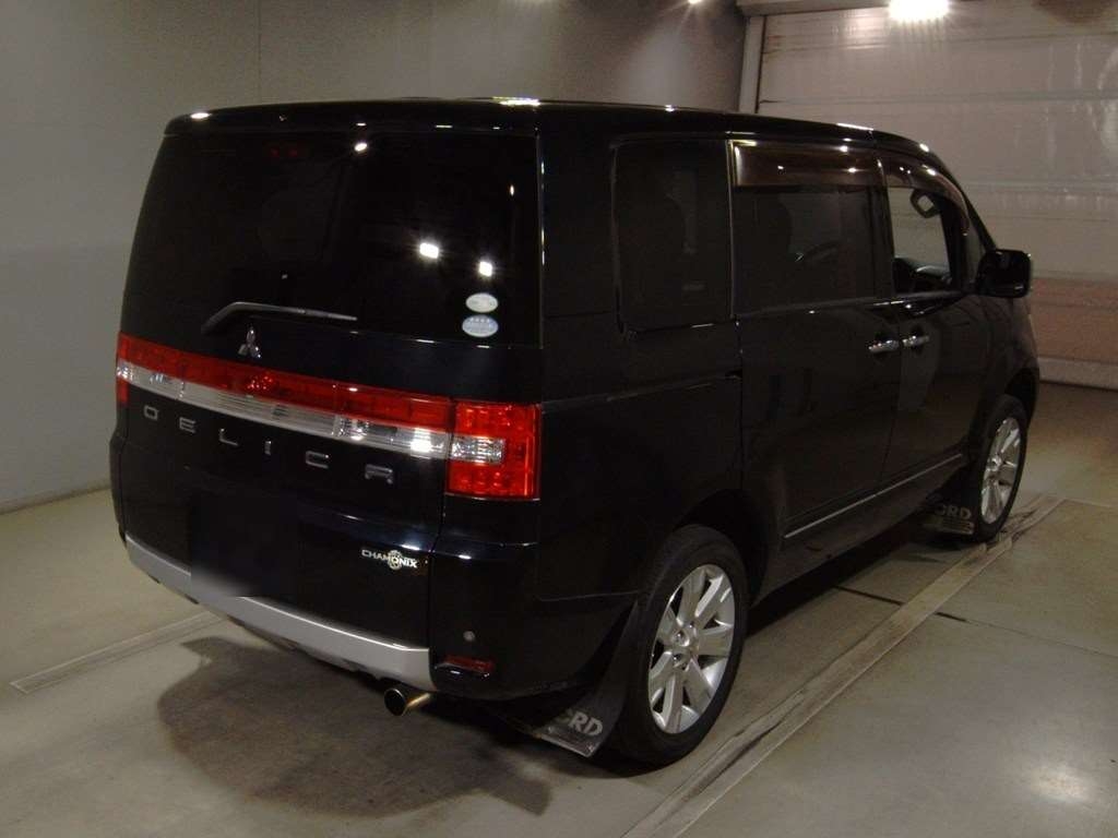 MITSUBISHI DELICA D:5
