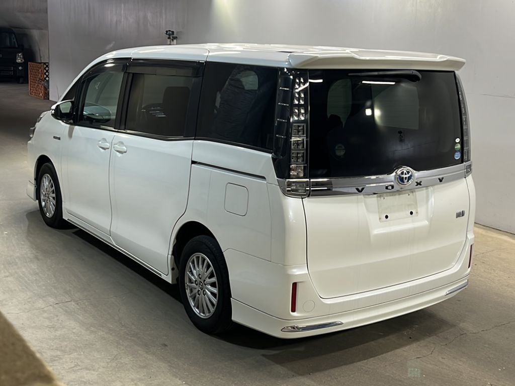 TOYOTA VOXY