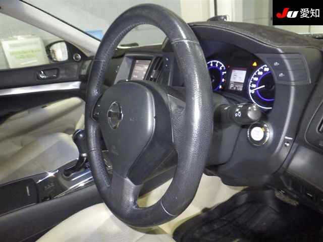 NISSAN SKYLINE