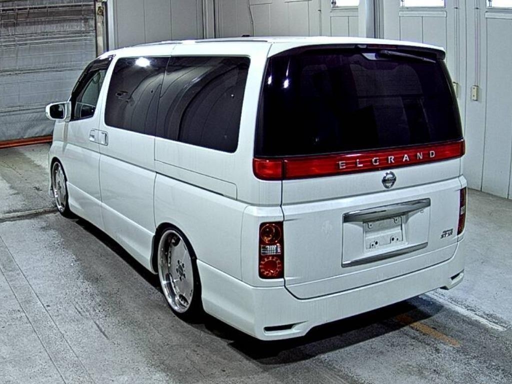 NISSAN ELGRAND