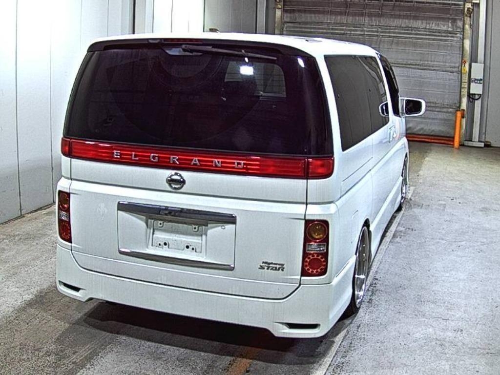 NISSAN ELGRAND