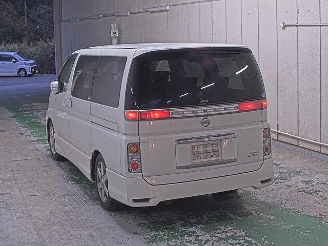 NISSAN ELGRAND