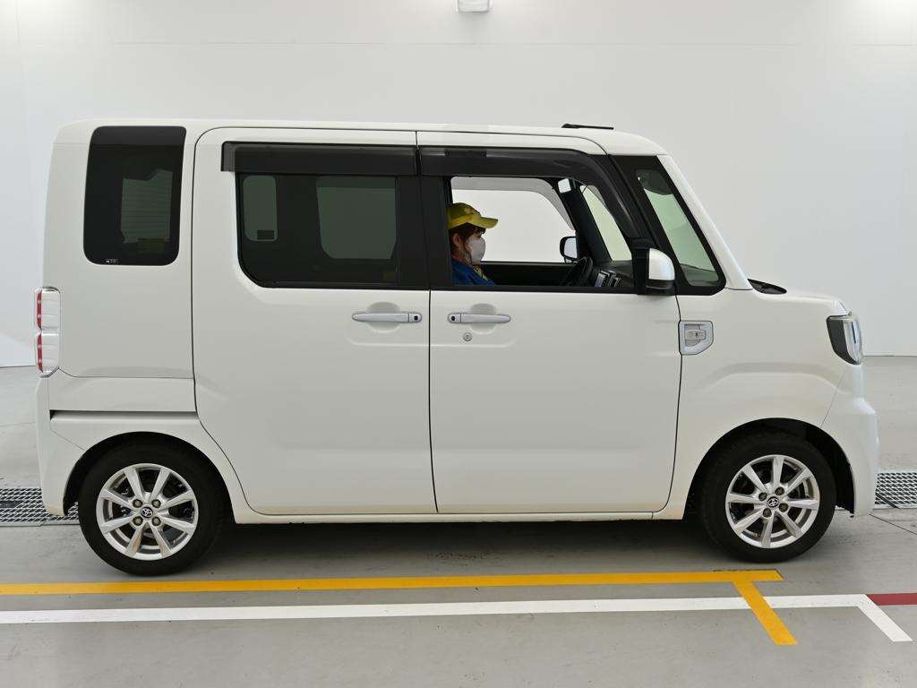 TOYOTA PIXIS MEGA