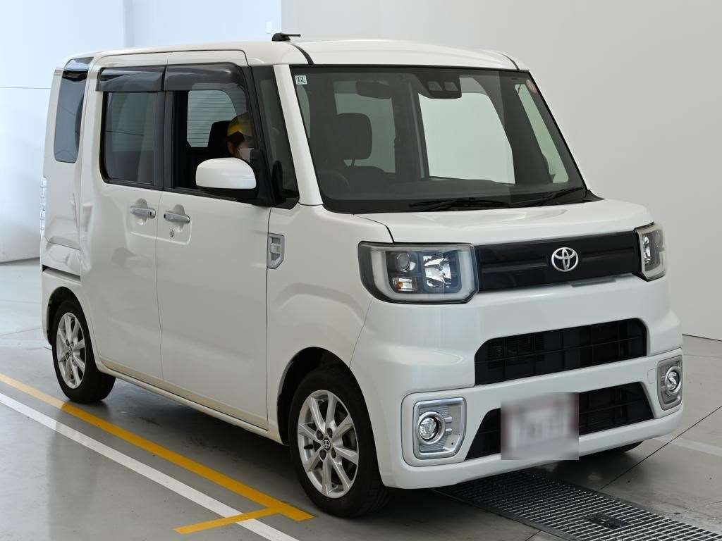 TOYOTA PIXIS MEGA