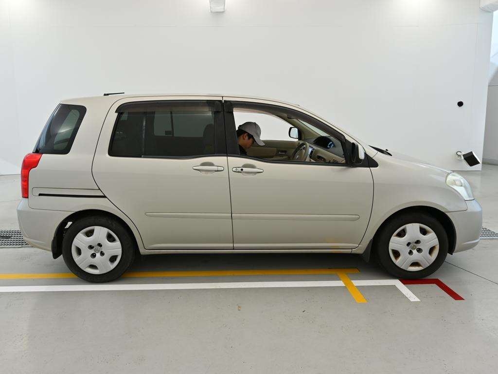 TOYOTA RAUM