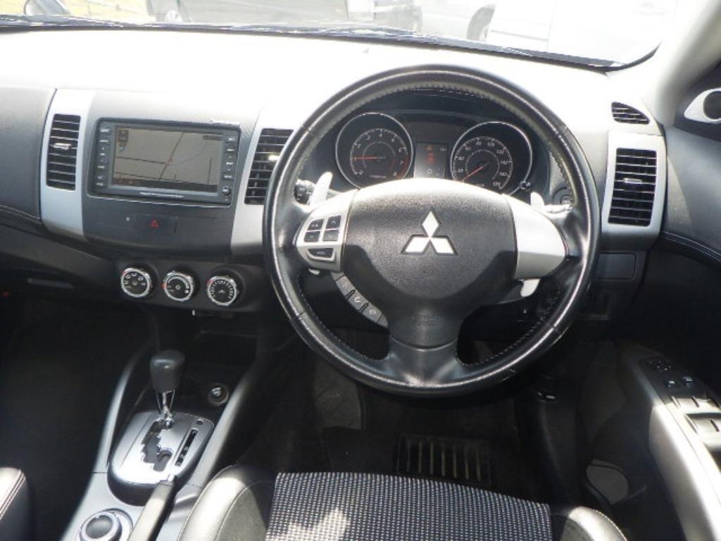 MITSUBISHI OUTLANDER