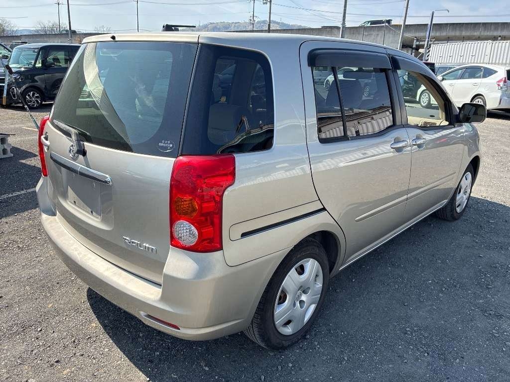 TOYOTA RAUM