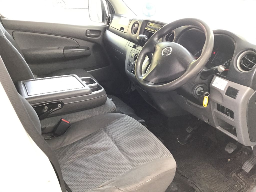 NISSAN NV350 CARAVAN
