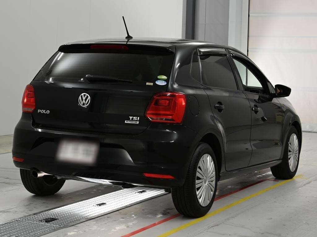 VOLKSWAGEN POLO