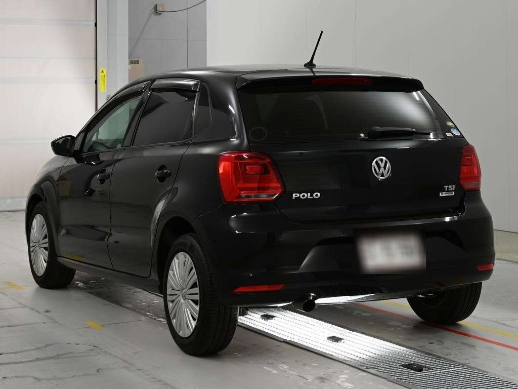 VOLKSWAGEN POLO