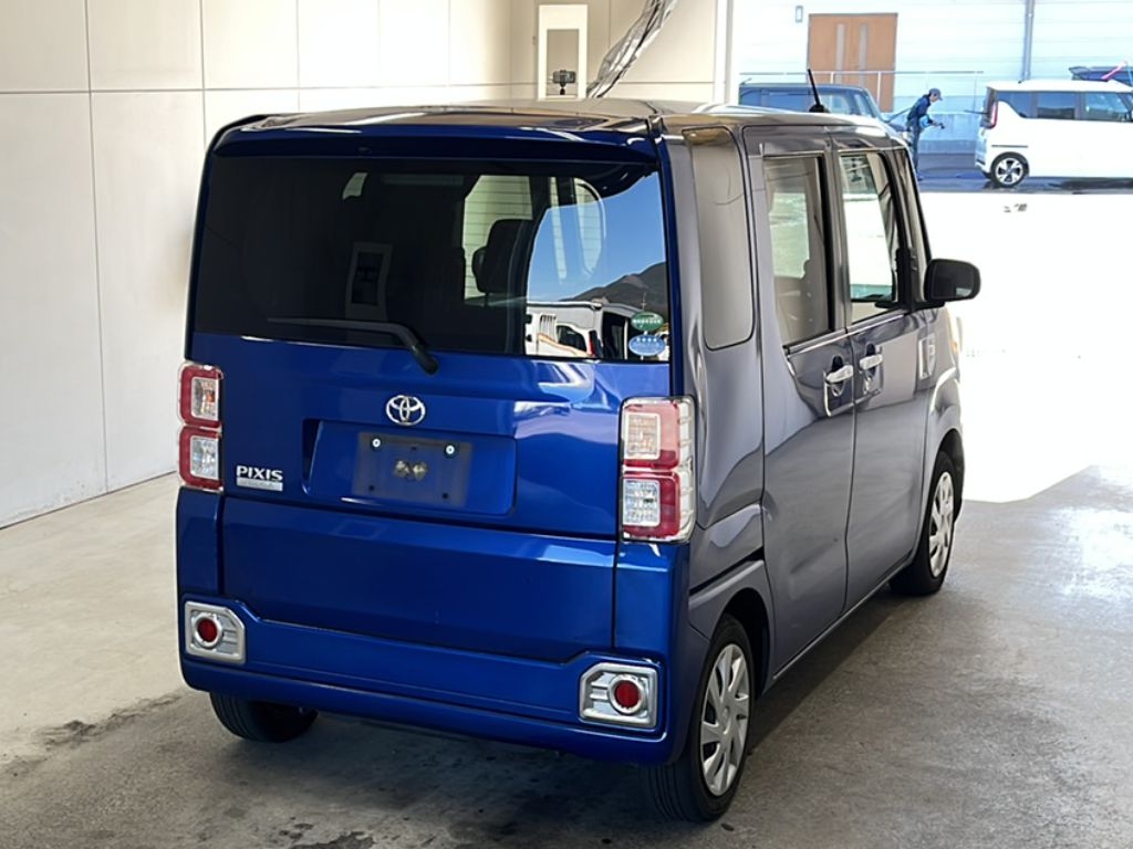 TOYOTA PIXIS MEGA