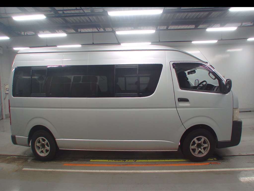 TOYOTA REGIUS ACE