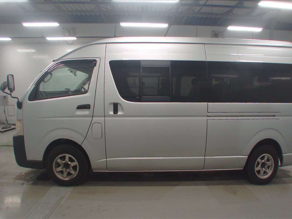 TOYOTA REGIUS ACE