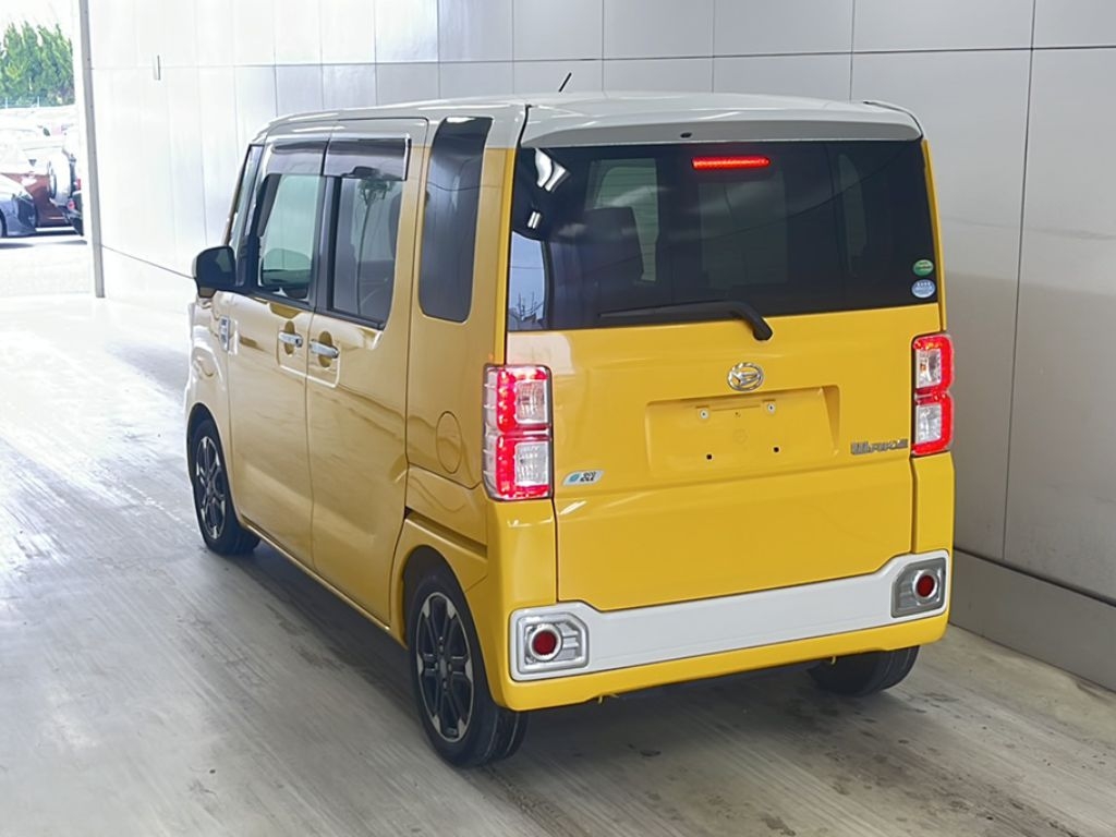 DAIHATSU WAKE