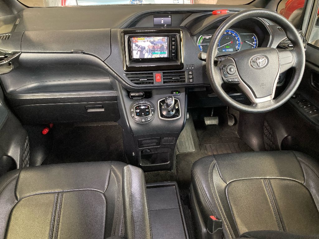 TOYOTA VOXY
