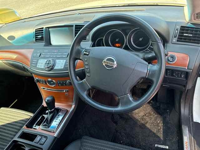 NISSAN FUGA