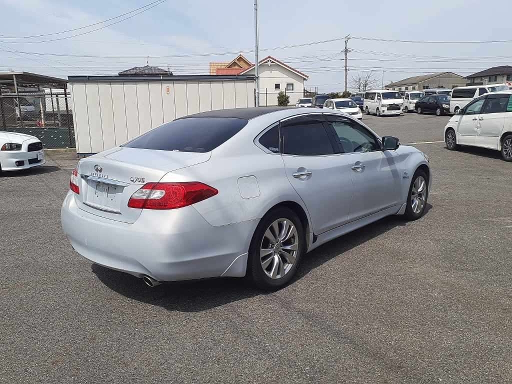NISSAN FUGA
