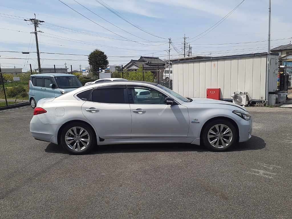 NISSAN FUGA