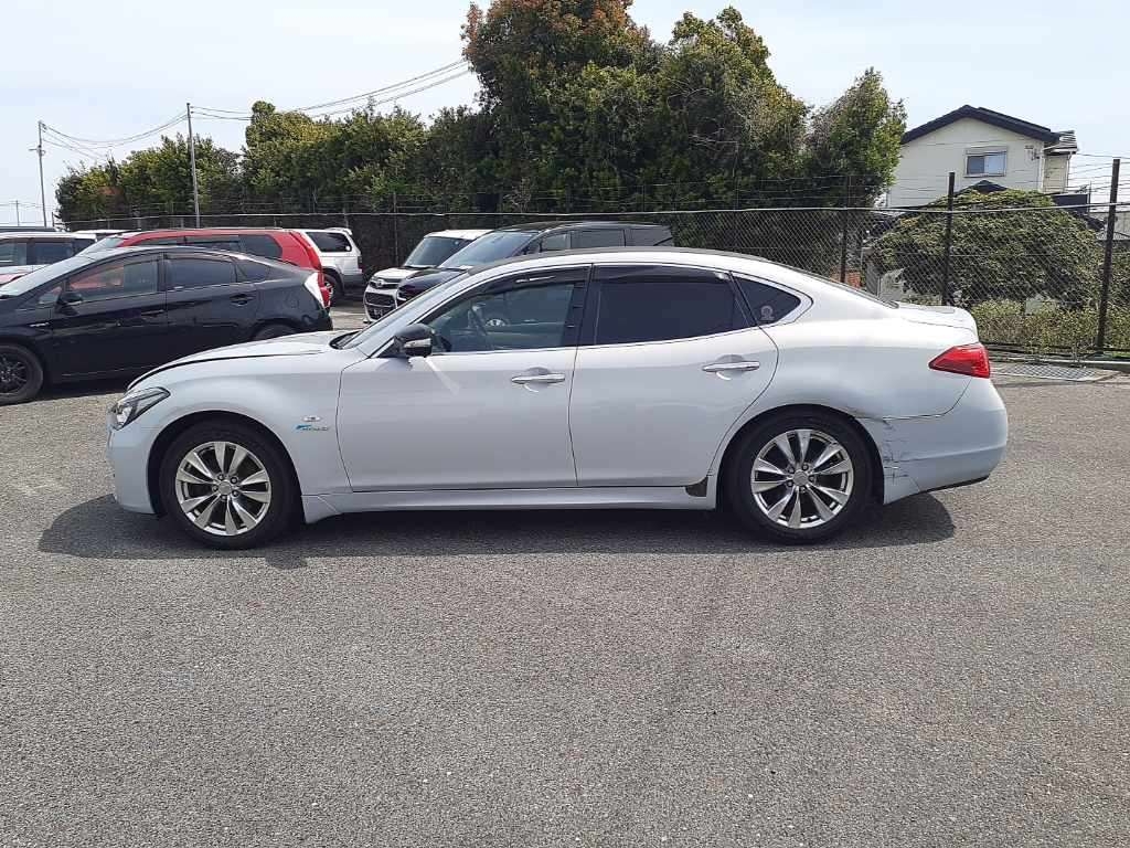 NISSAN FUGA