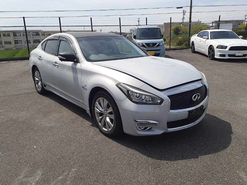 NISSAN FUGA