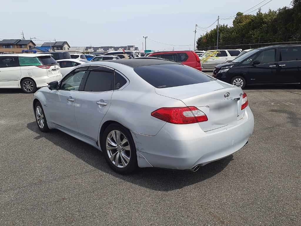 NISSAN FUGA