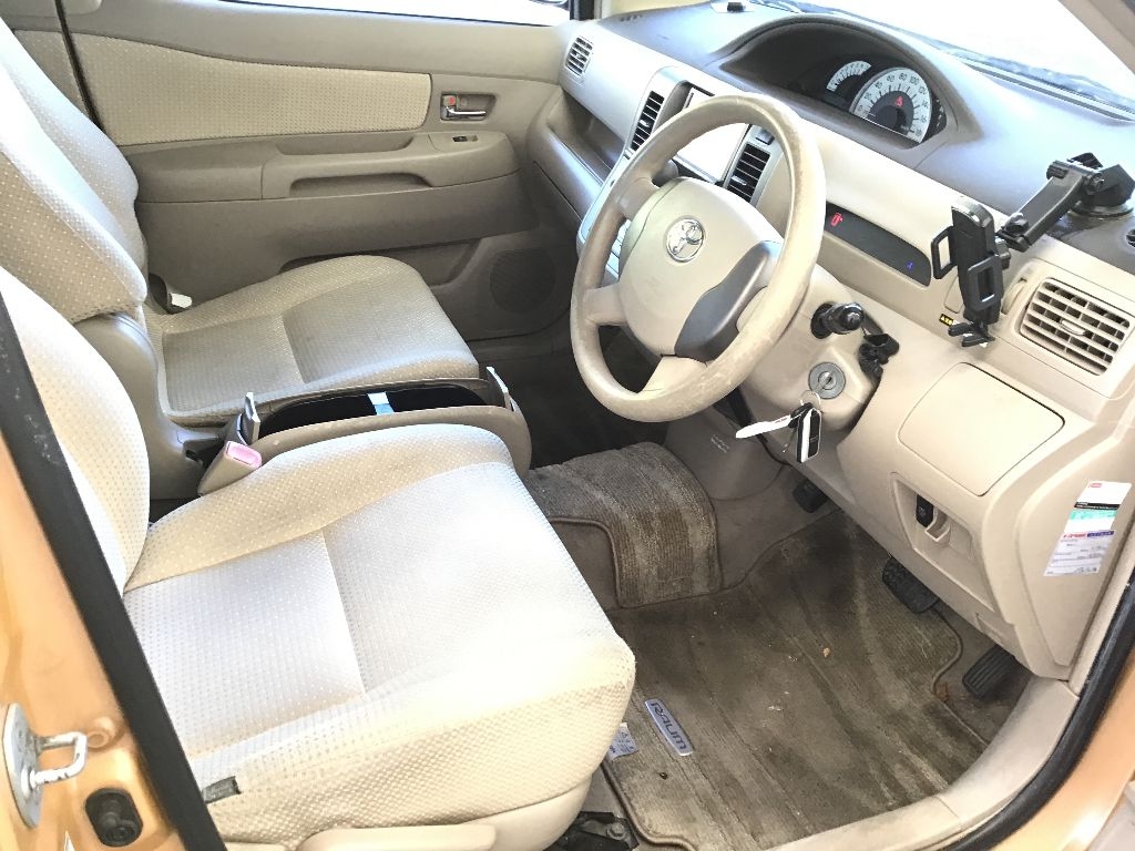 TOYOTA RAUM