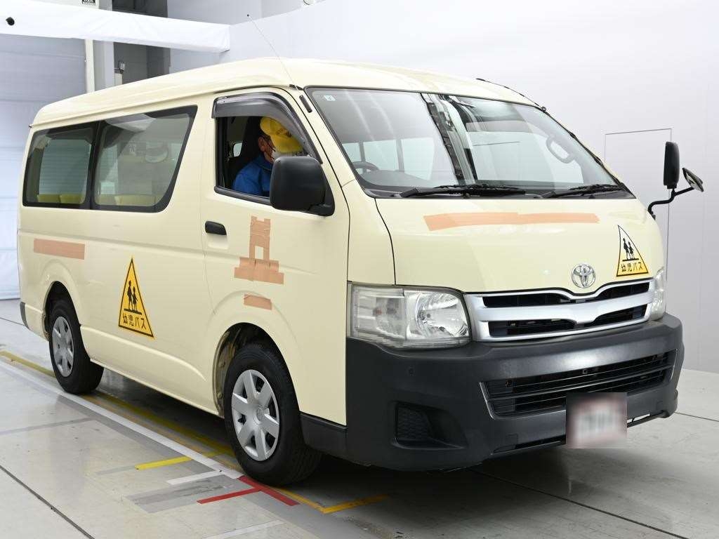 TOYOTA HIACE