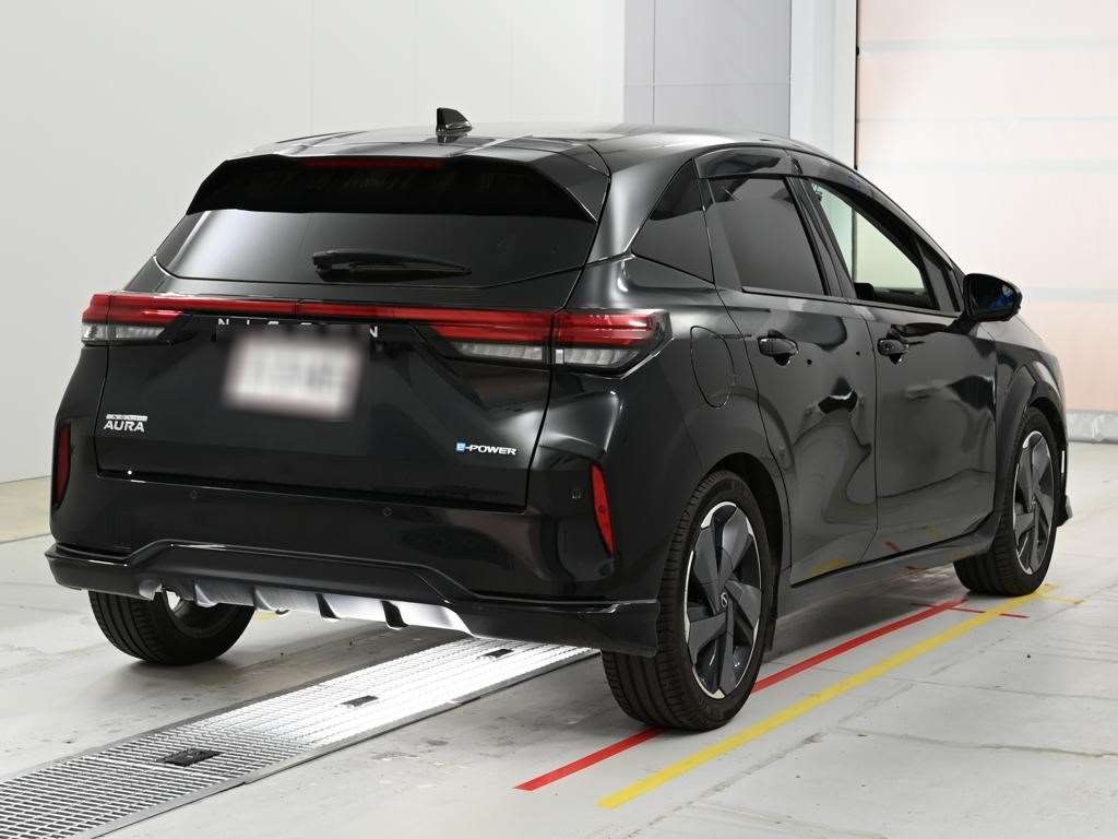 NISSAN AURA