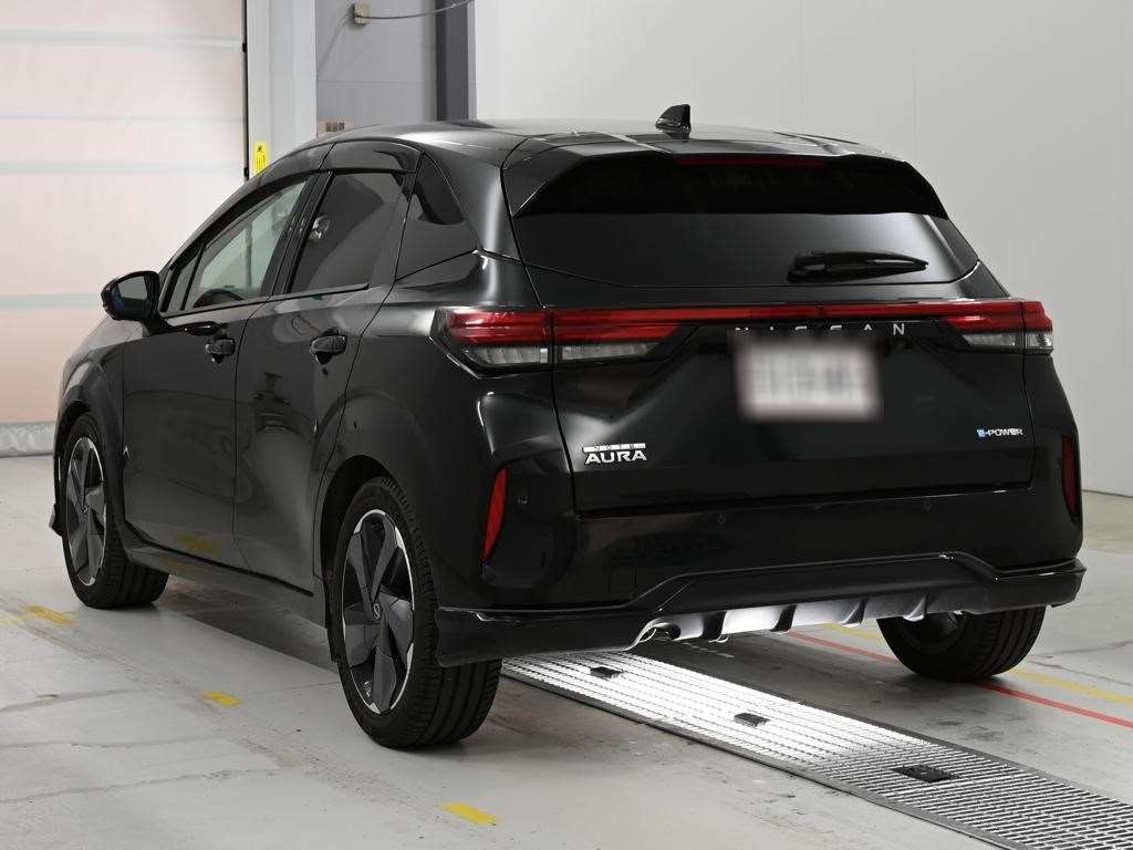 NISSAN AURA