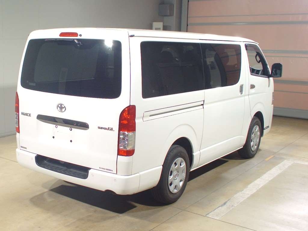 TOYOTA REGIUS ACE