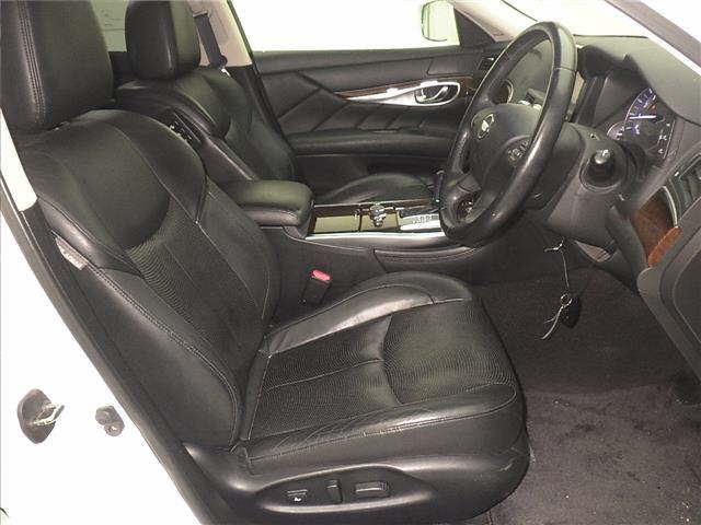 NISSAN FUGA