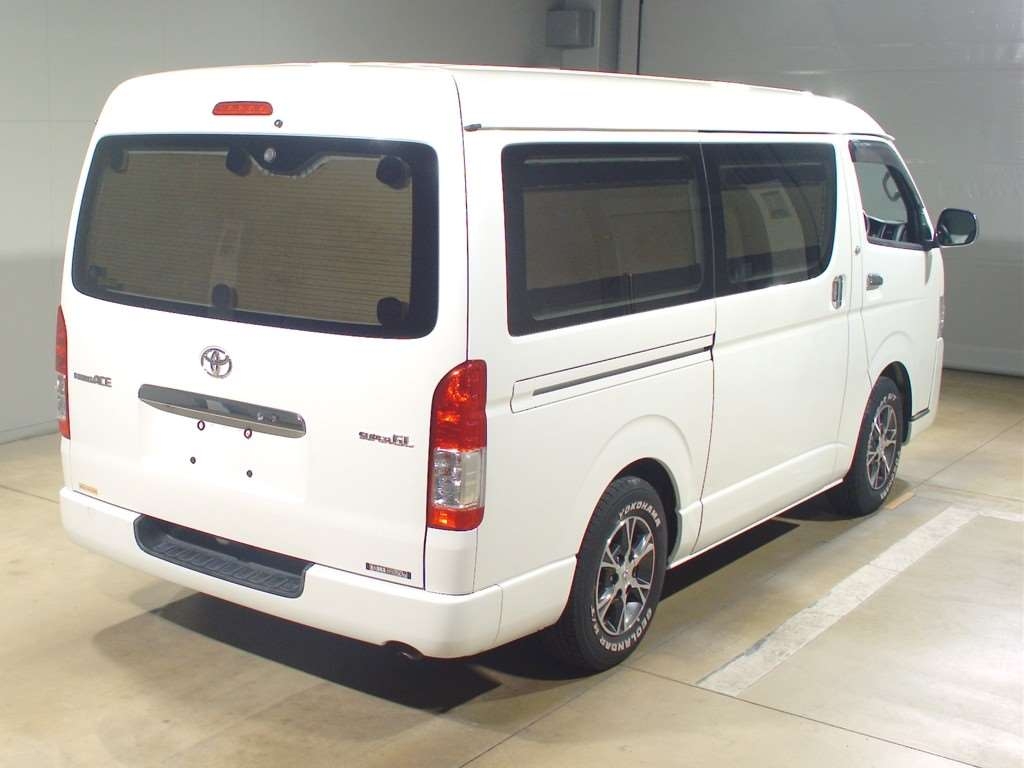 TOYOTA REGIUS ACE