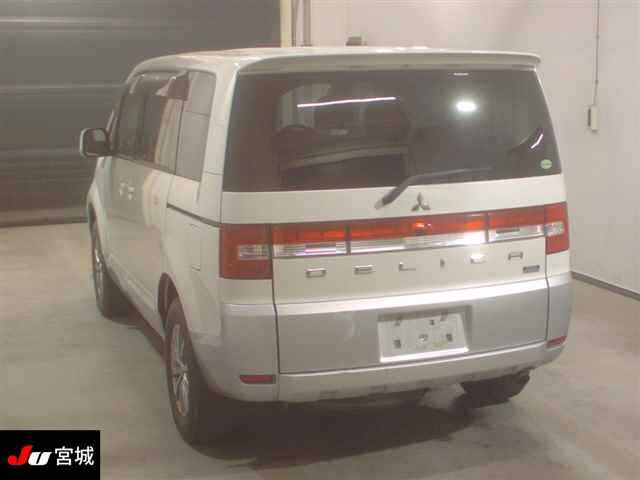 MITSUBISHI DELICA D:5