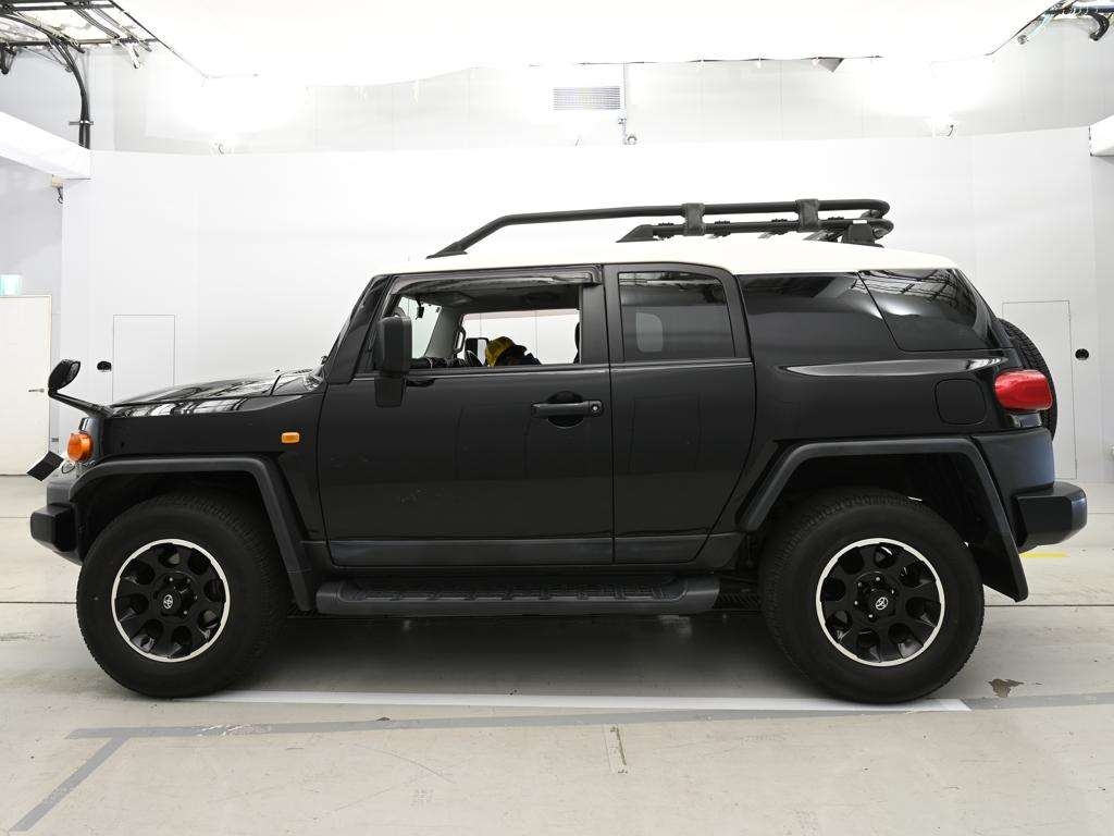 TOYOTA FJ CRUISER