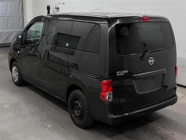 NISSAN NV200